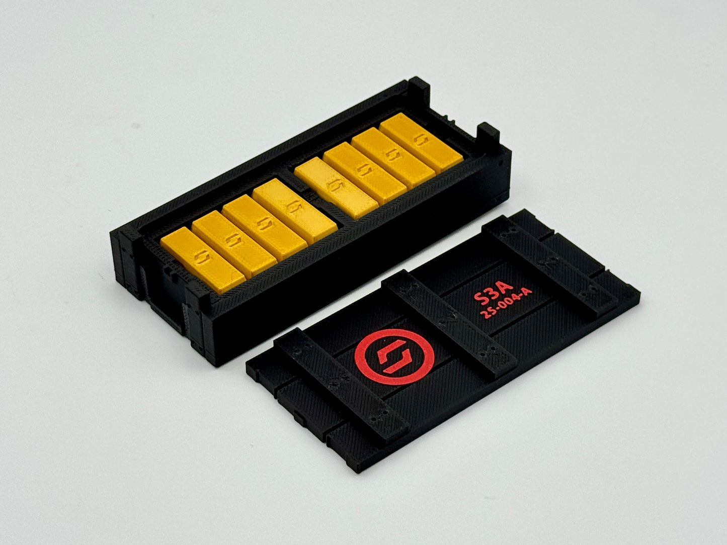 Standard Crate - Utility Legacy Medium with Gold - Cobra