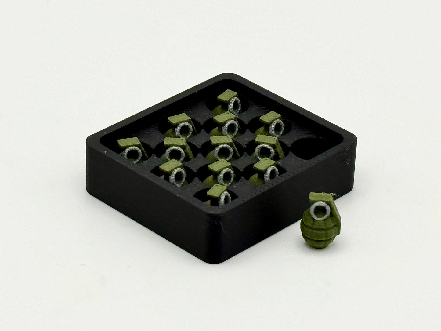 Standard Crate: Utility X-Small with M67 or MKII Grenades - G.I. Joe