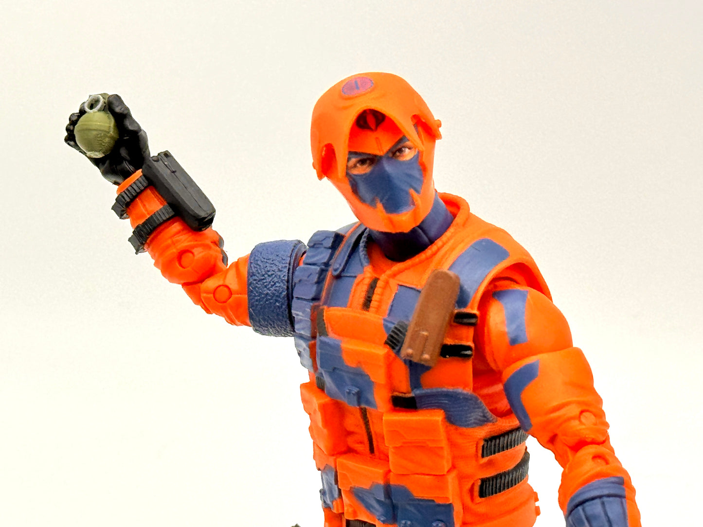 Standard Crate: Utility X-Small with M67 Grenades or MKII - Cobra